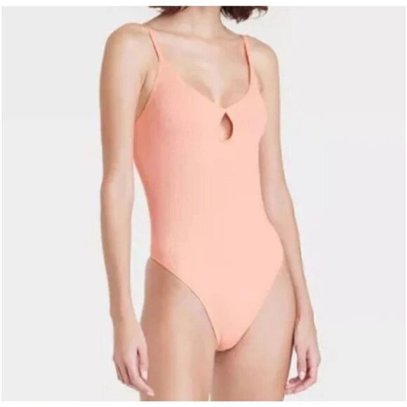 Women's Seamless Bodysuit with Keyhole - Colsie Pink Medium. NWT. 3 - Picture 5 of 6